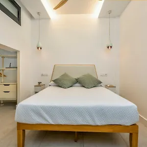 https://casa-lola-fuengirola-centro.1costadelsol.com